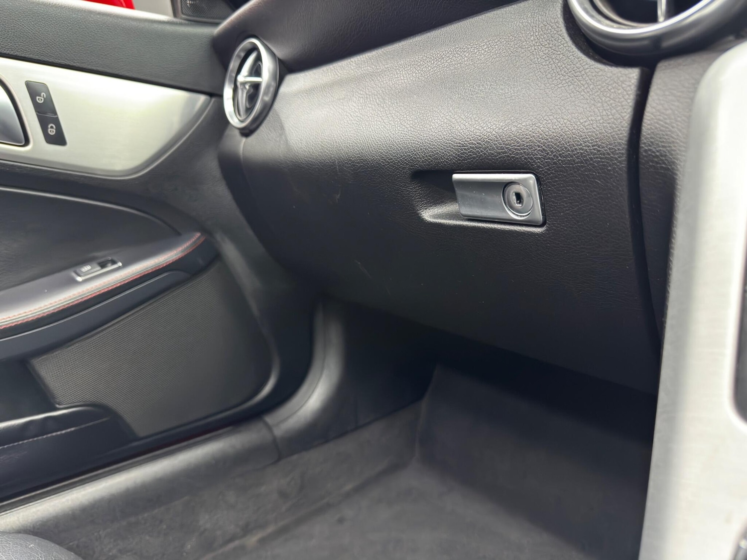 Used Mercedes-Benz SLK 2011 for sale - 77120797: Photo 31