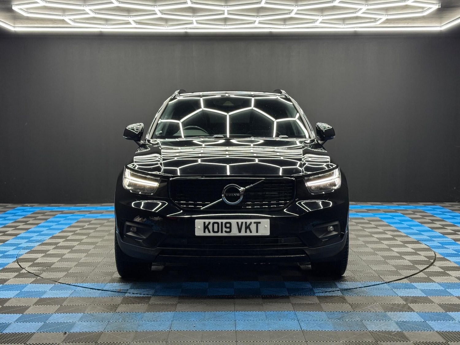 Used Volvo XC40 2019 for sale - 78072622: Photo 2