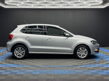 Used Volkswagen Polo 2015 for sale - 75657555: Photo