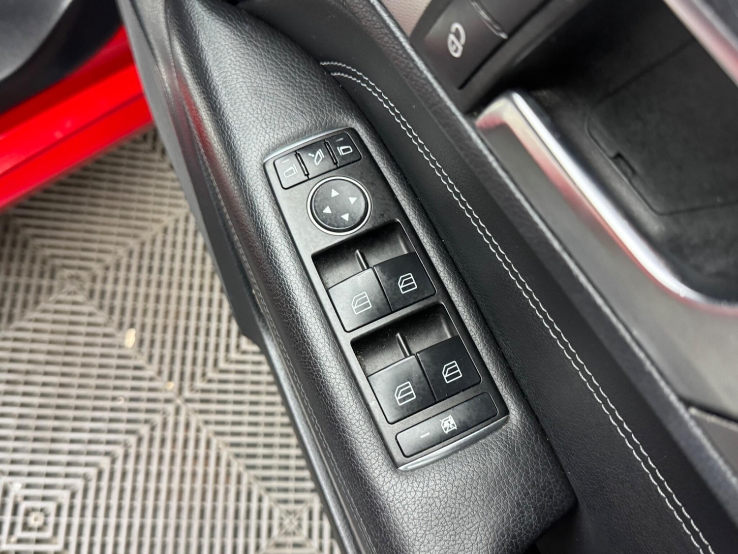 Used Mercedes-Benz E Class 2014 for sale - 76936044: Photo 38