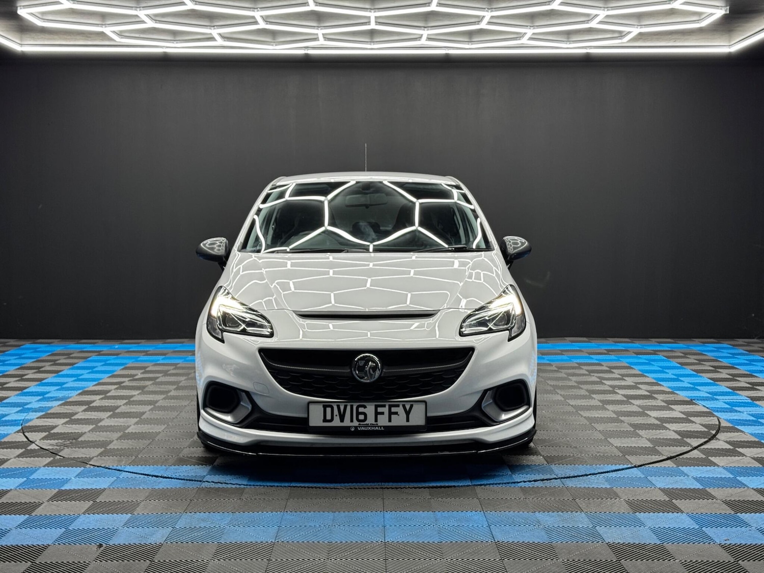 Used Vauxhall Corsa 2016 for sale - 76850313: Photo 2