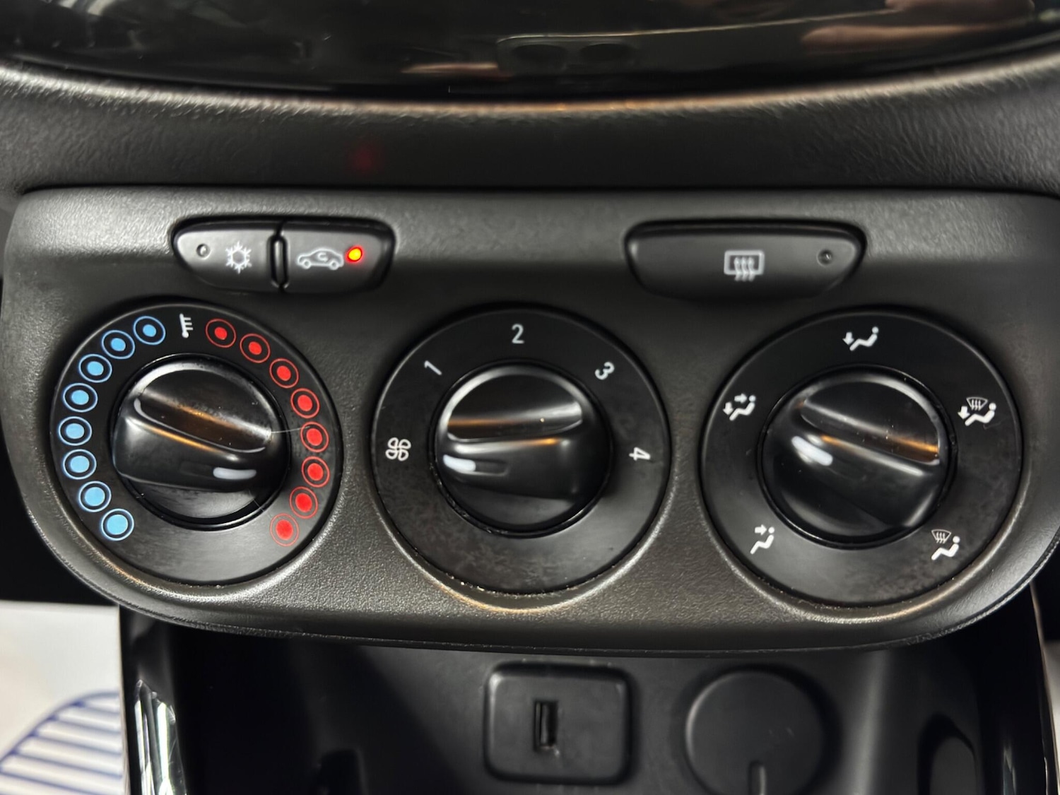 Used Vauxhall Corsa 2016 for sale - 76850313: Photo 25