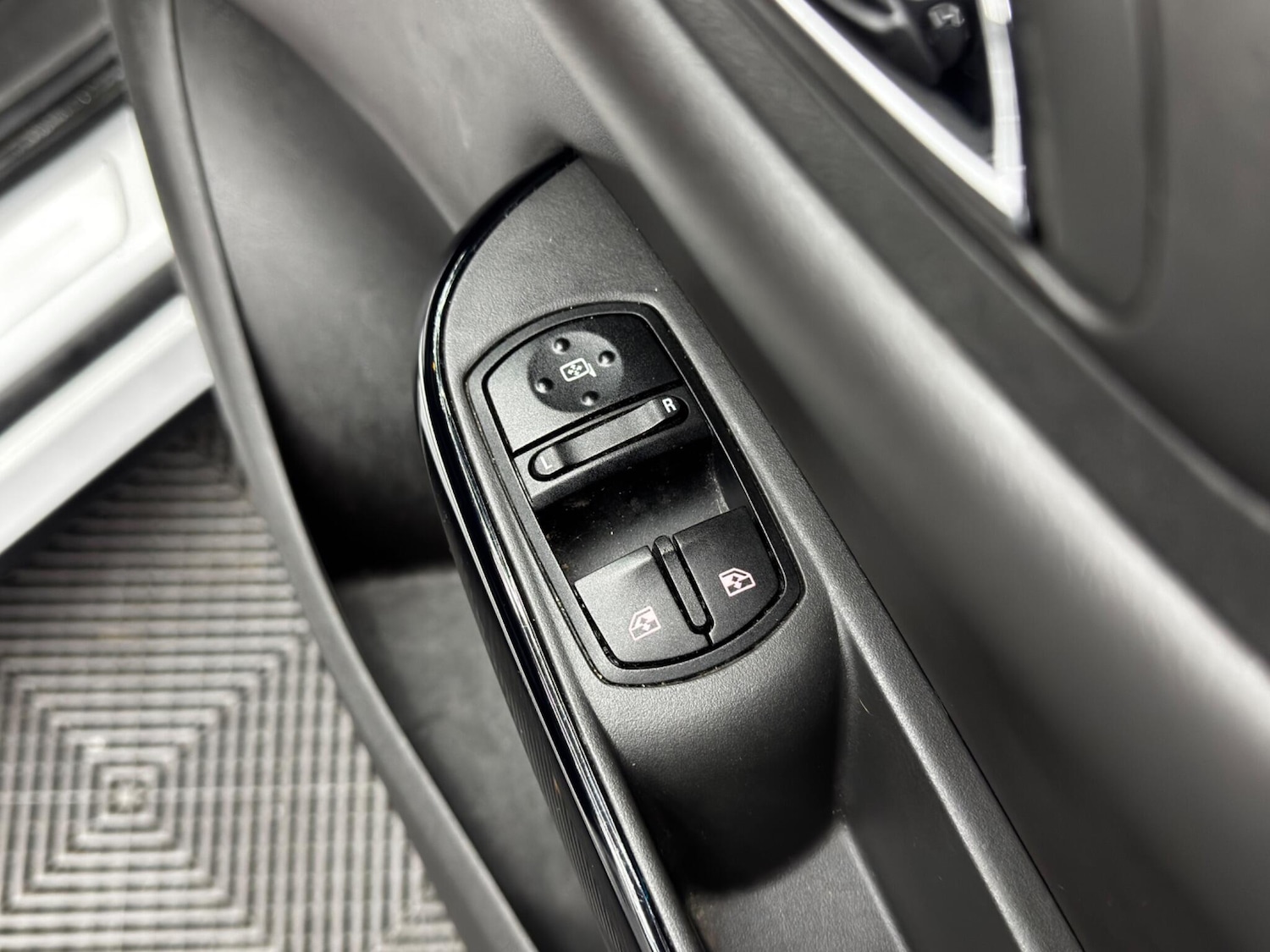 Used Vauxhall Corsa 2016 for sale - 76850313: Photo 35