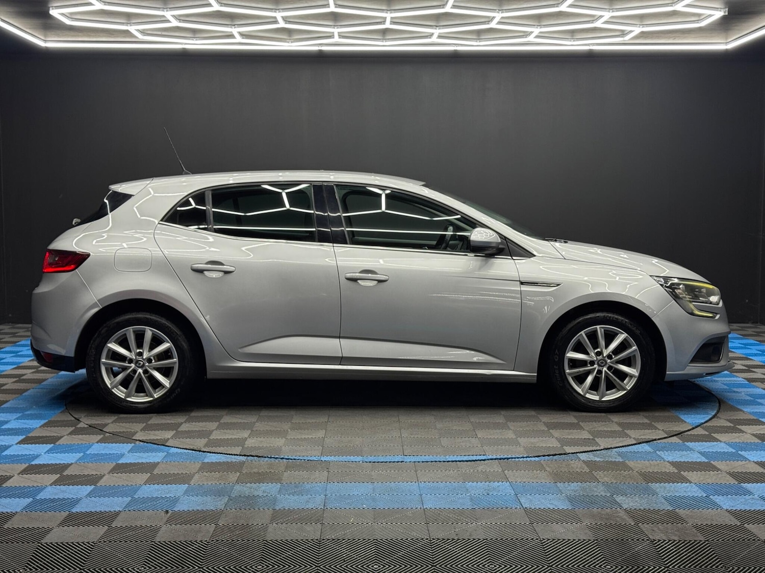 Used Renault Megane 2016 for sale - 77658719: Photo 4