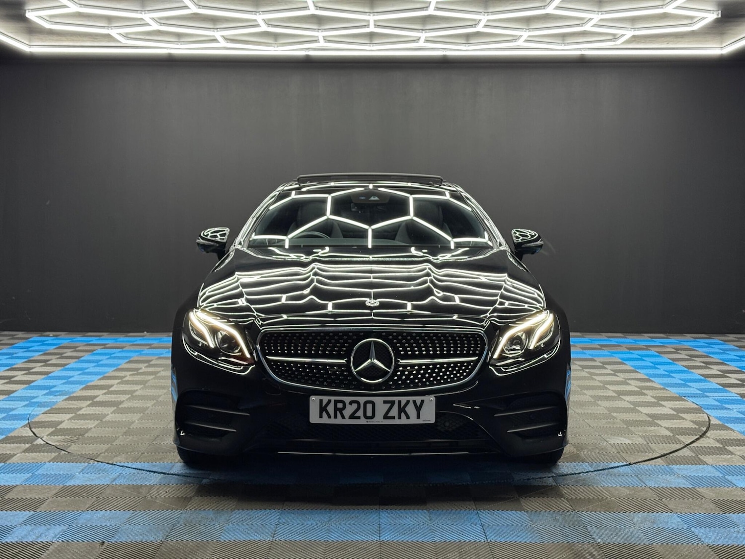 Used Mercedes-Benz E Class for sale - 77824580: Photo 2