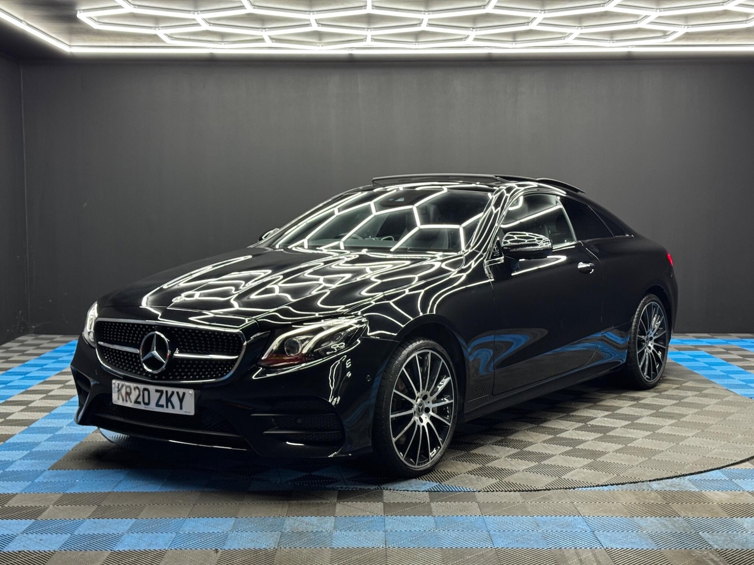 Used Mercedes-Benz E Class for sale - 77824580: Photo 3