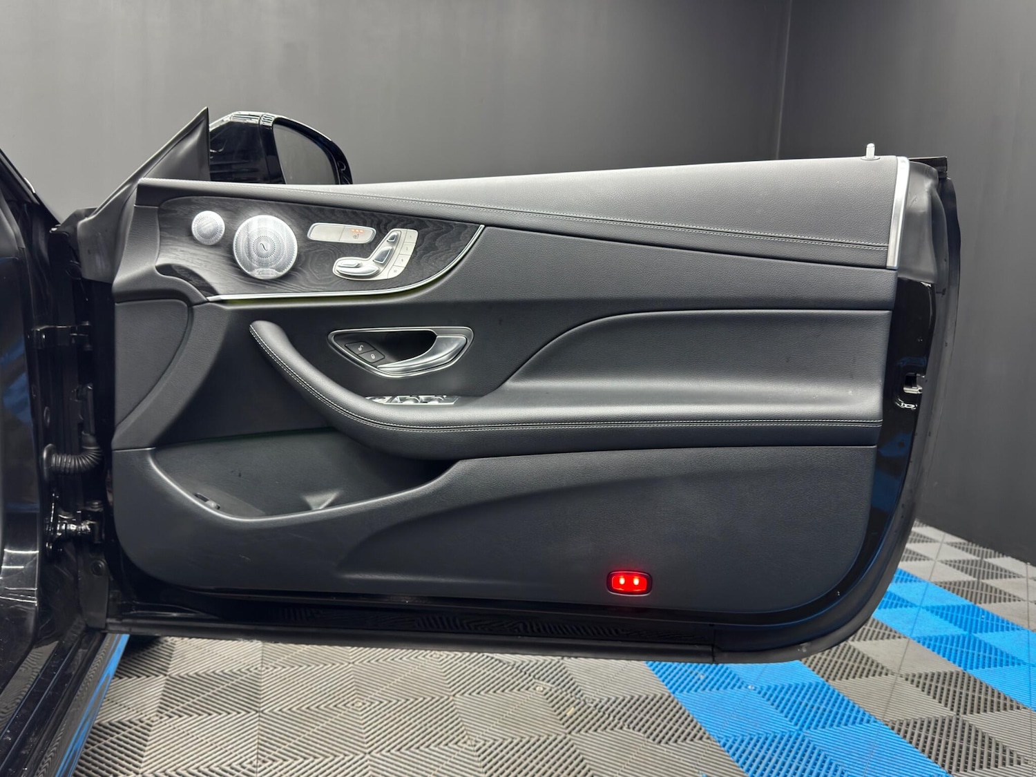 Used Mercedes-Benz E Class for sale - 77824580: Photo 42