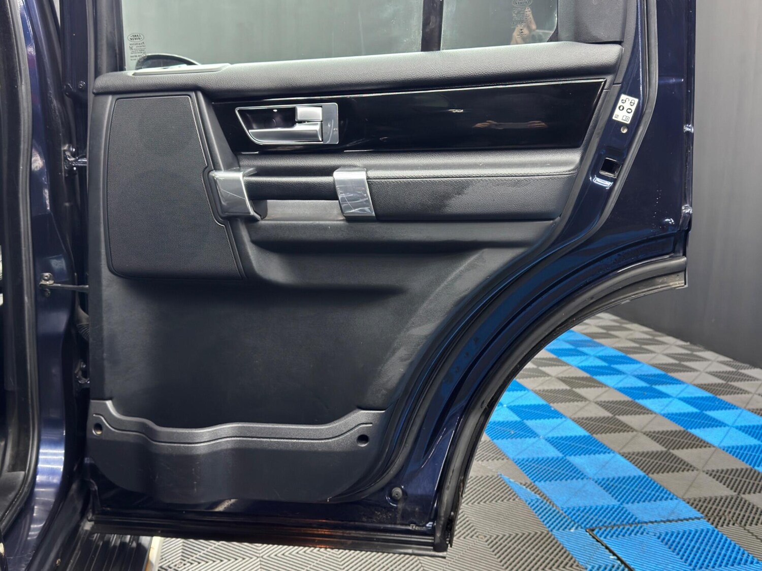 Used Land Rover Discovery 2015 for sale - 77468279: Photo 45