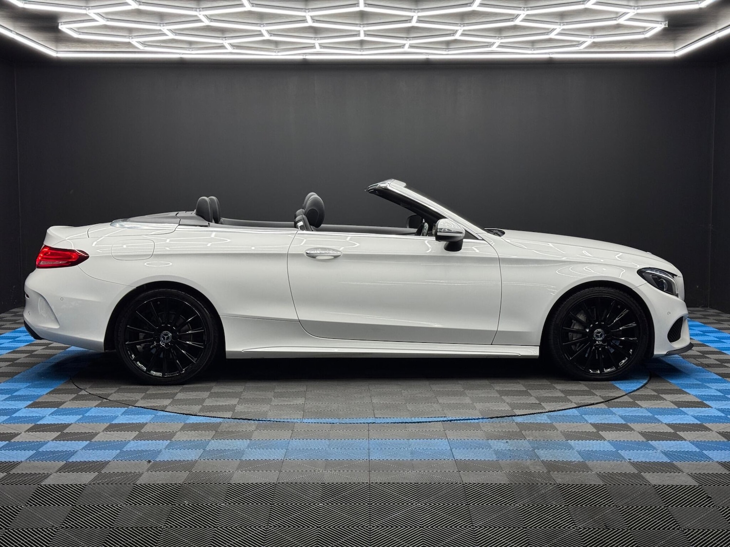 Used Mercedes-Benz C Class 2017 for sale - 77050177: Photo 4