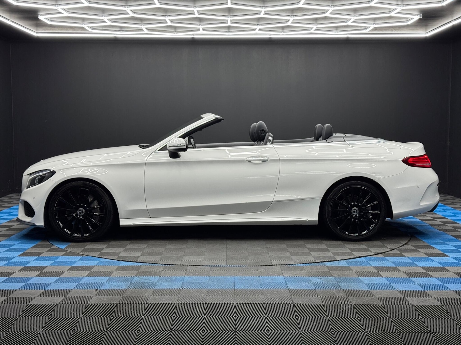 Used Mercedes-Benz C Class 2017 for sale - 77050177: Photo 8