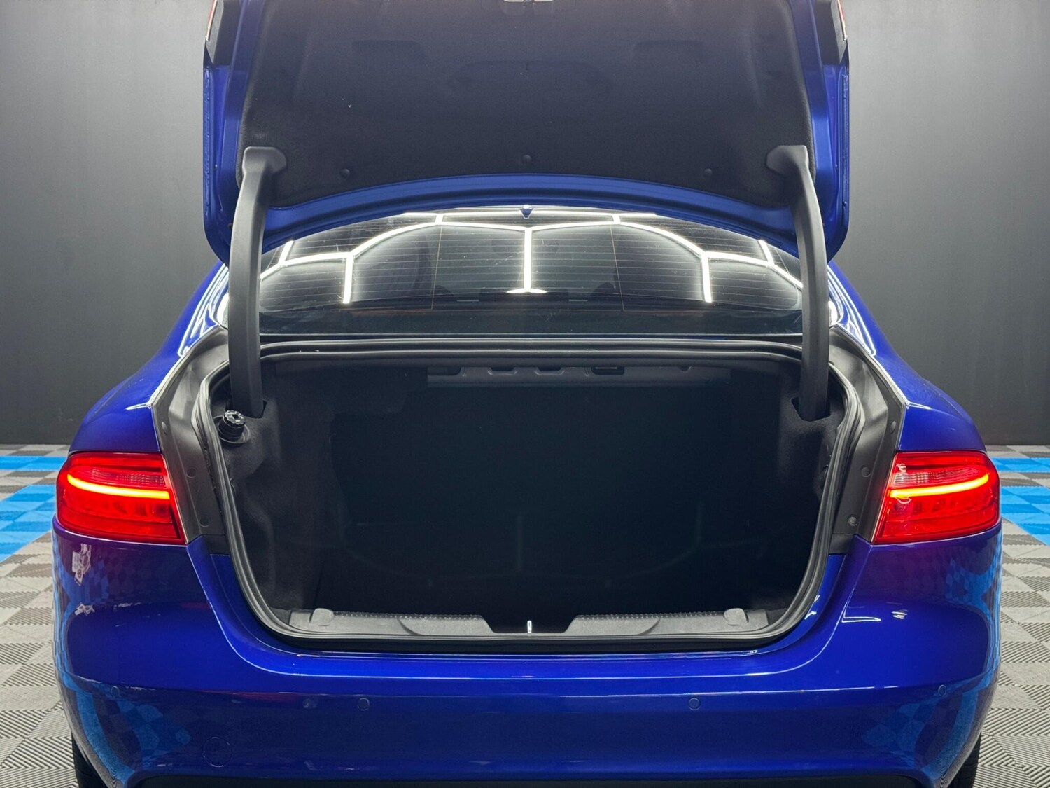 Used Jaguar XE for sale - 77586242: Photo 40