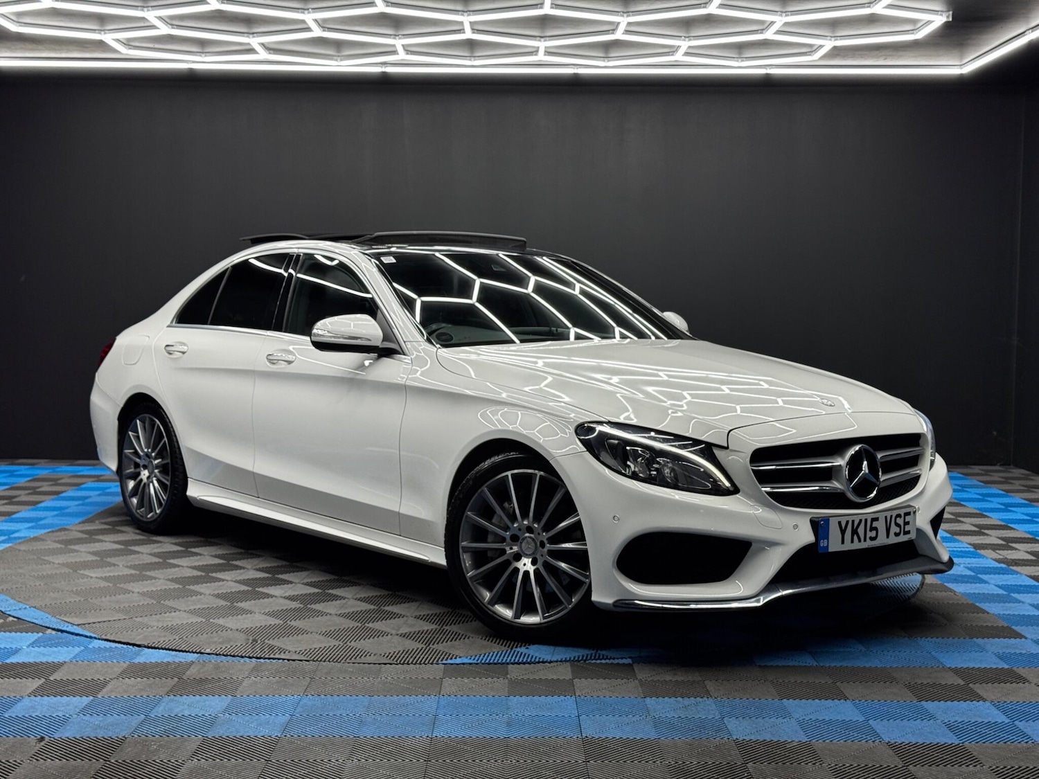 Used Mercedes-Benz C Class 2015 for sale - 76658756: Photo 1