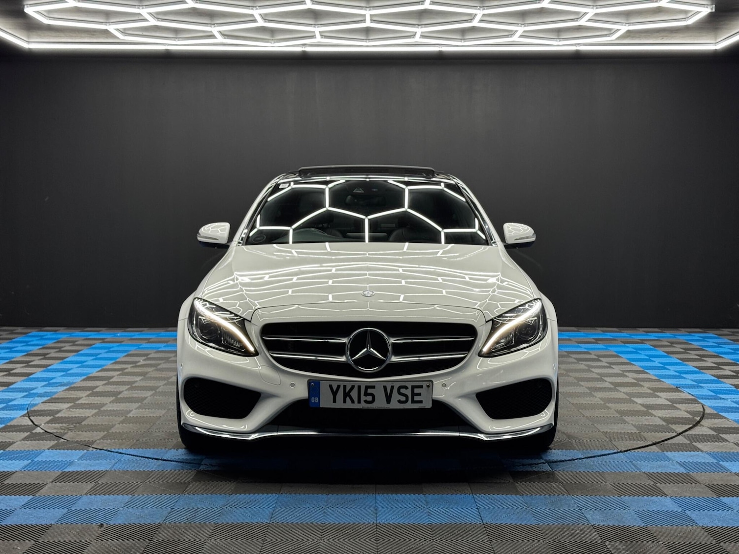 Used Mercedes-Benz C Class 2015 for sale - 76658756: Photo 2