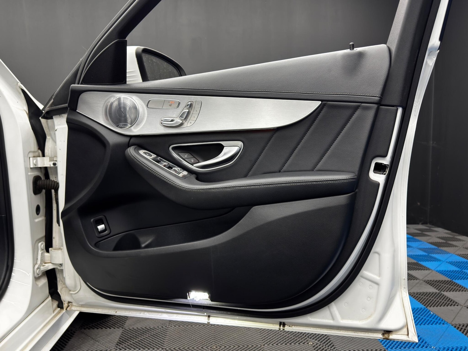 Used Mercedes-Benz C Class 2015 for sale - 76658756: Photo 38