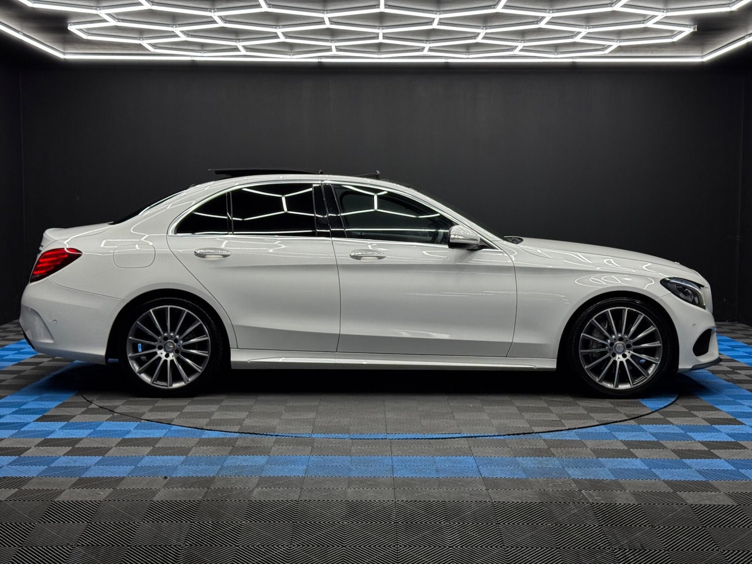 Used Mercedes-Benz C Class 2015 for sale - 76658756: Photo 4