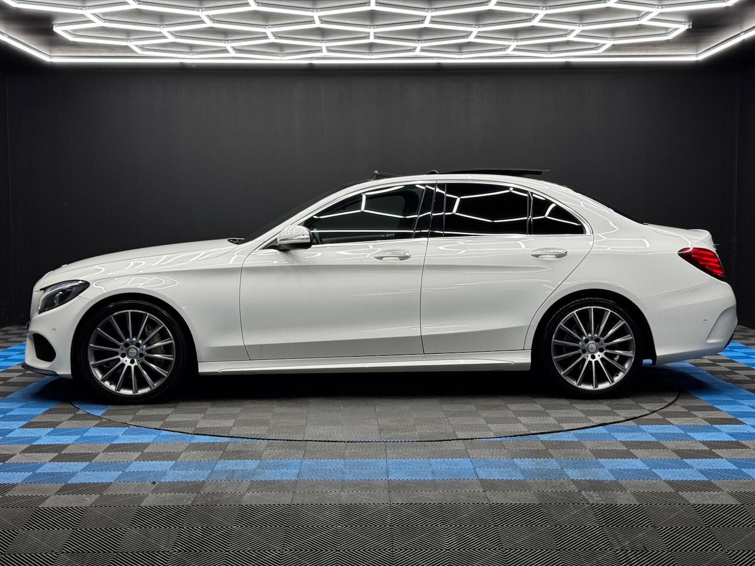 Used Mercedes-Benz C Class 2015 for sale - 76658756: Photo 8