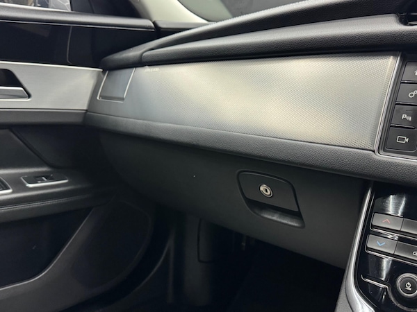 Used Jaguar XF 2017 for sale - 76314555: Photo 35