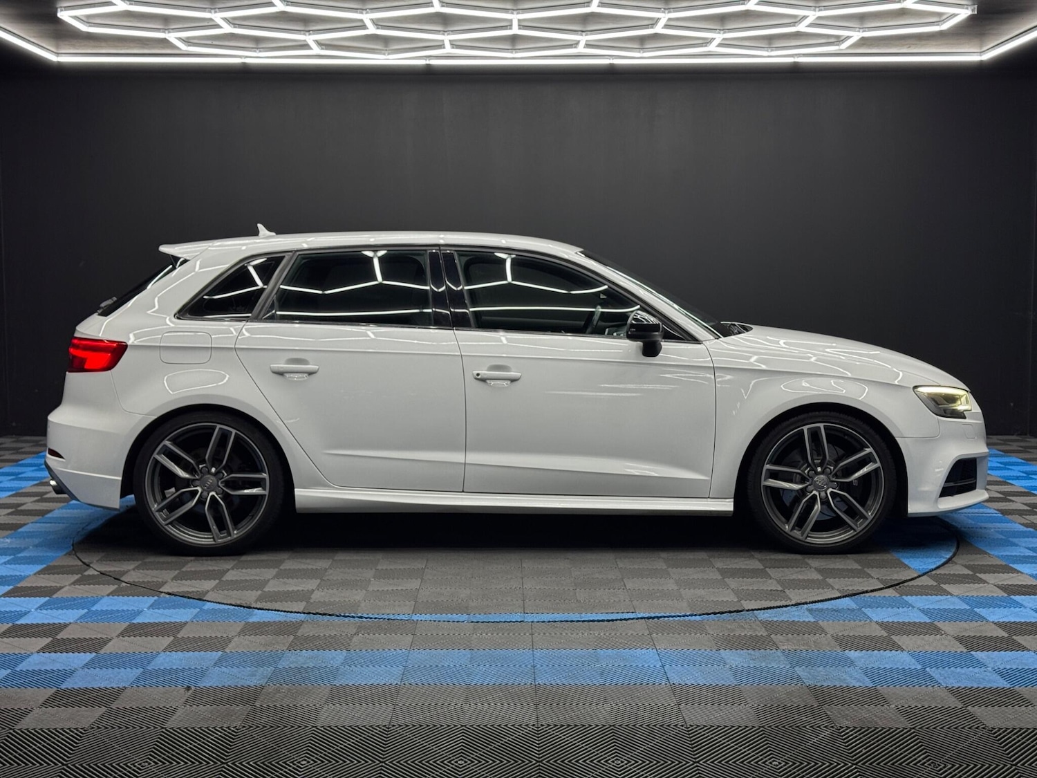 Used Audi A3 2017 for sale - 76887449: Photo 4