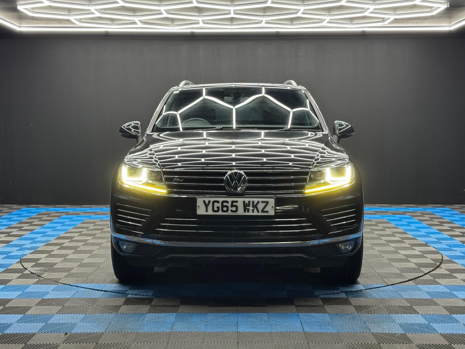 Used Volkswagen Touareg for sale - 77279970: Photo 2