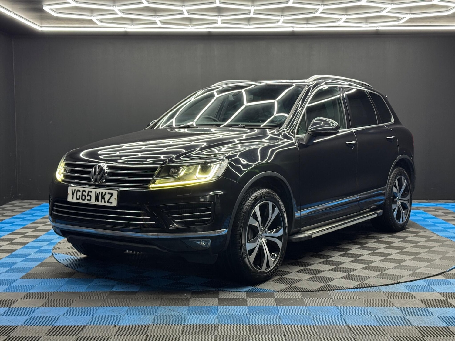Used Volkswagen Touareg for sale - 77279970: Photo 3