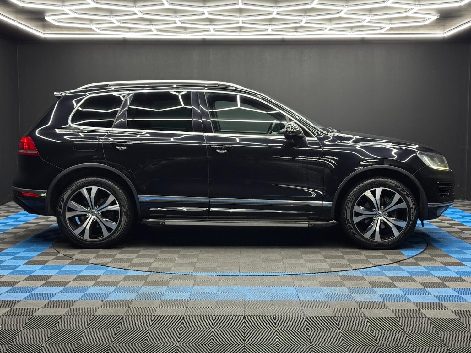 Used Volkswagen Touareg for sale - 77279970: Photo 4