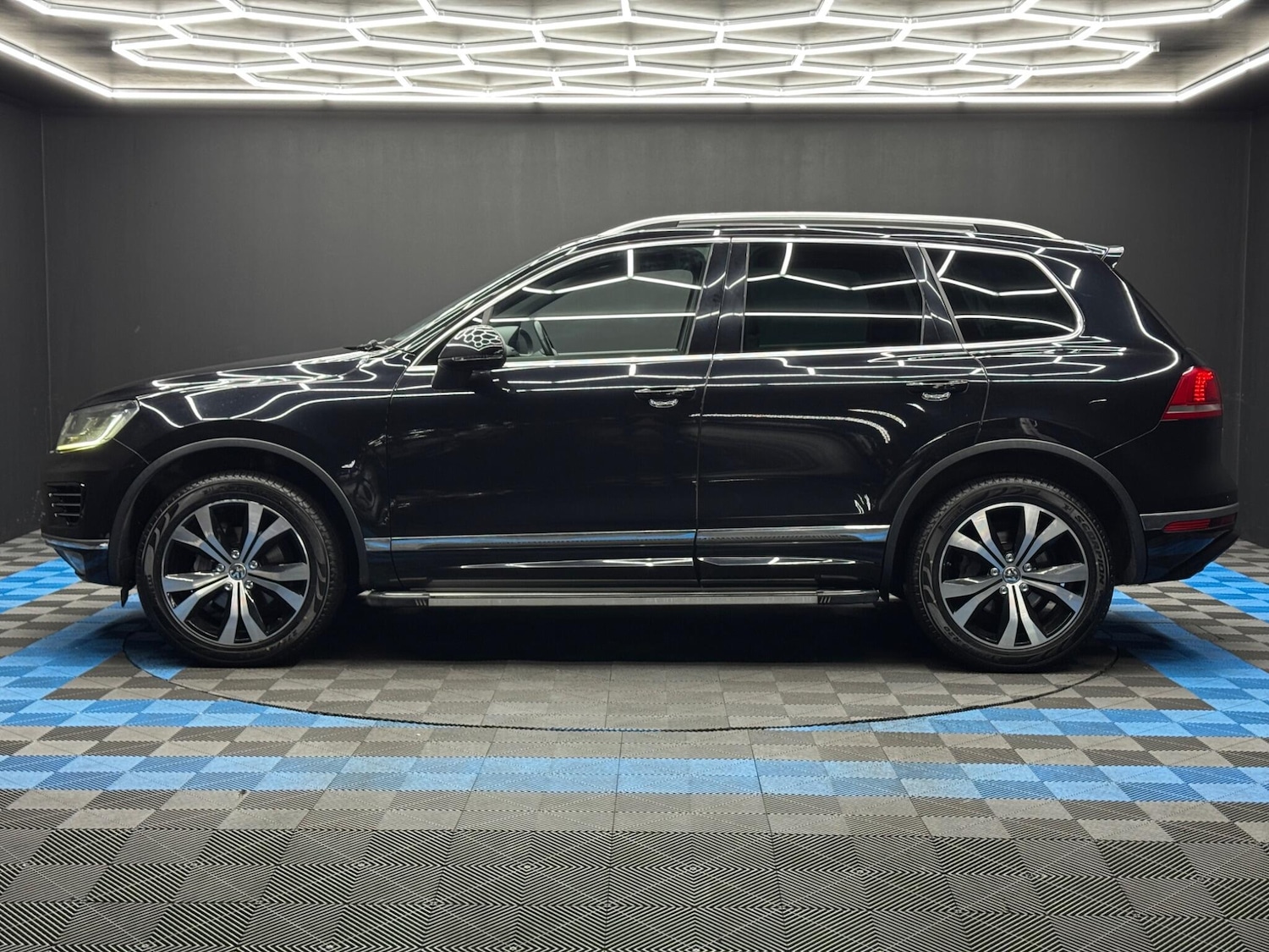 Used Volkswagen Touareg for sale - 77279970: Photo 8