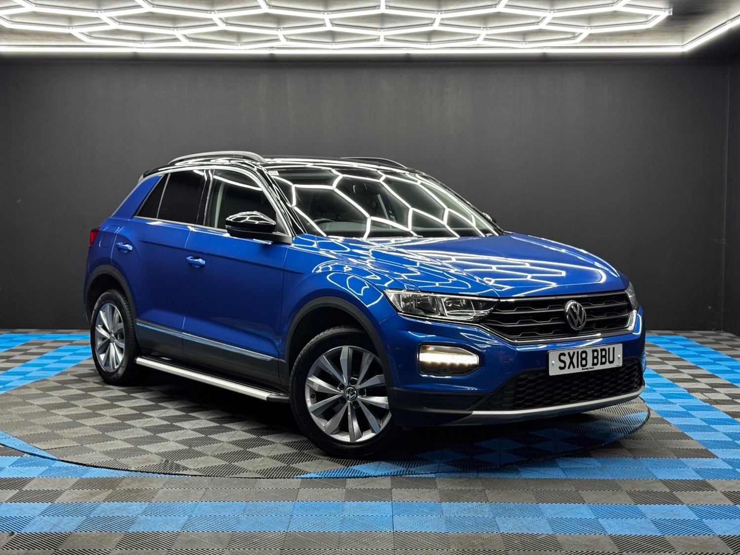 Used Volkswagen T-Roc 2018 for sale - 76512973: Photo 1