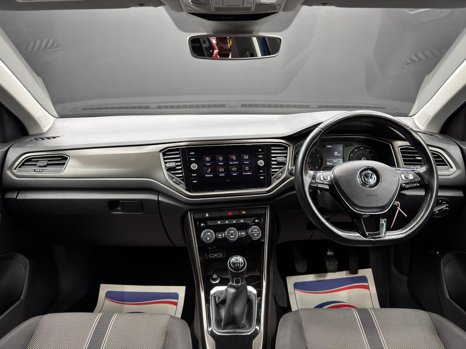 Used Volkswagen T-Roc 2018 for sale - 76512973: Photo 10