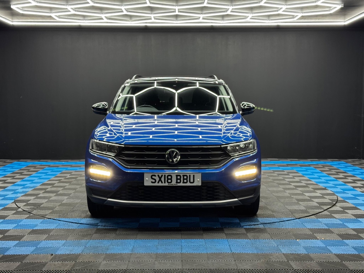 Used Volkswagen T-Roc 2018 for sale - 76512973: Photo 2