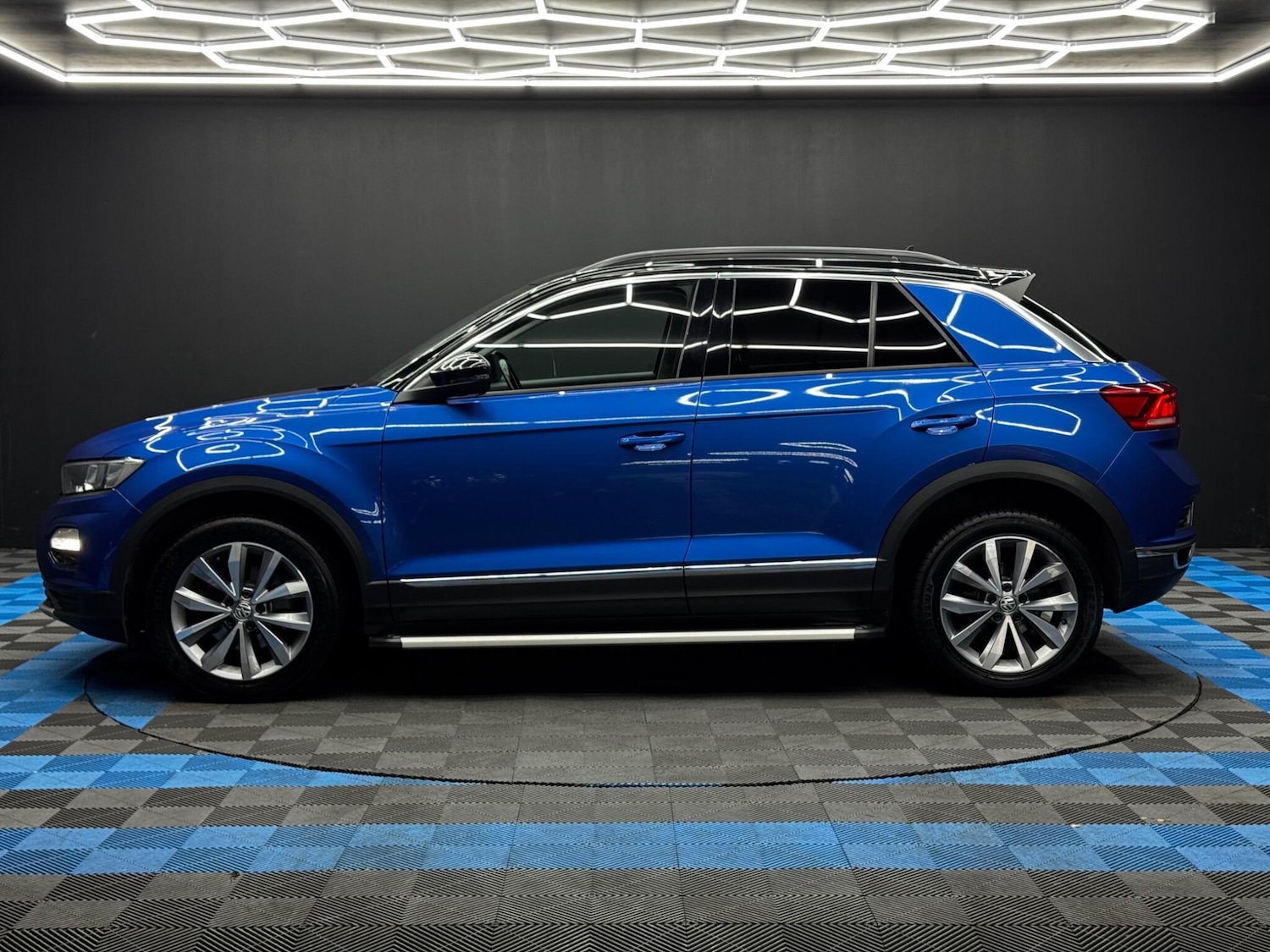 Used Volkswagen T-Roc 2018 for sale - 76512973: Photo 8