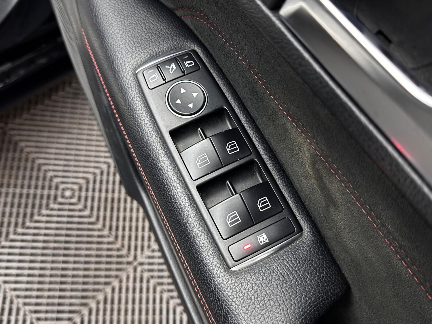 Used Mercedes-Benz E-Class 2014 for sale - 76136101: Photo 36