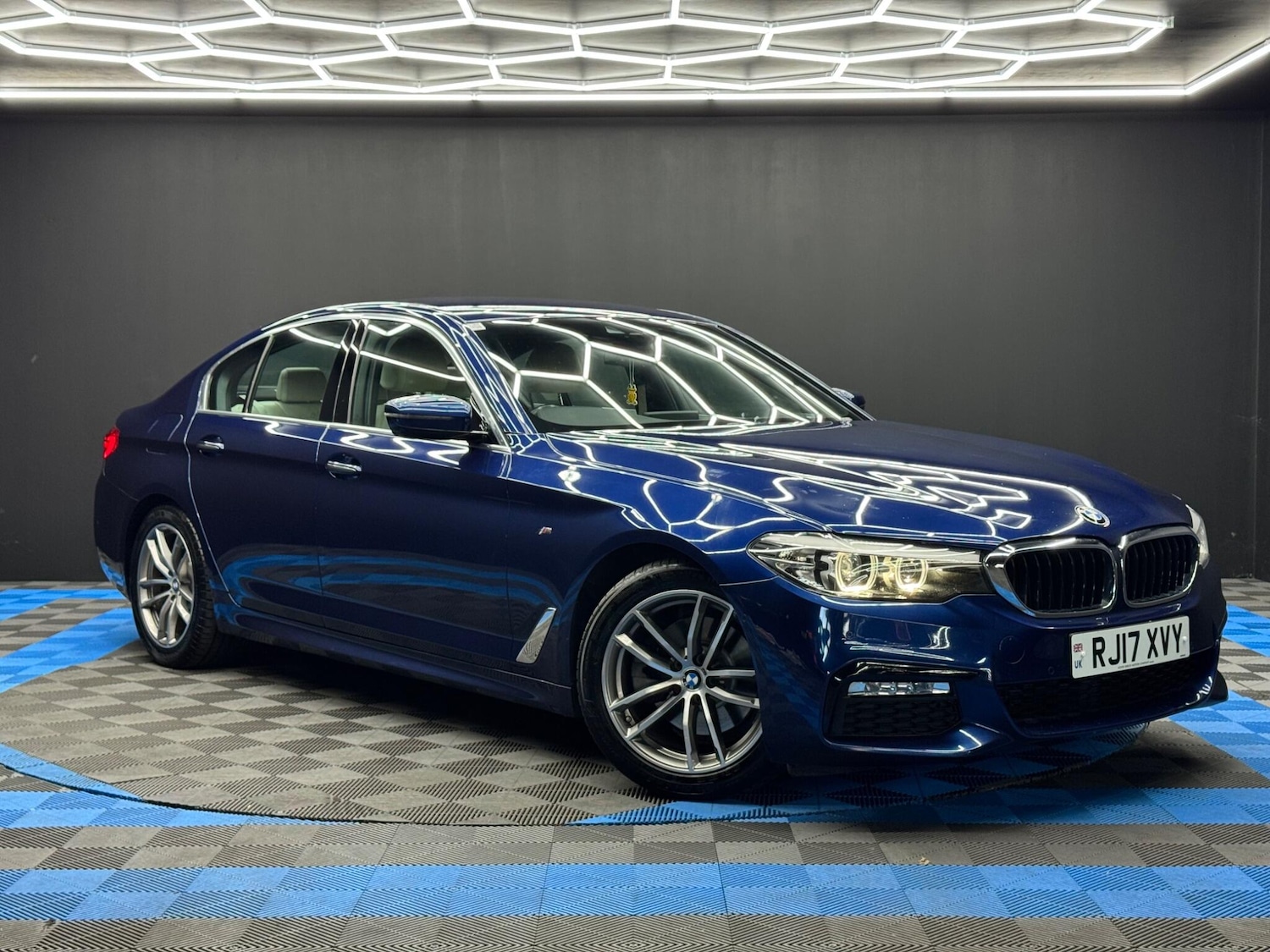 Used BMW 5 Series 2017 for sale - 76099310: Photo 1