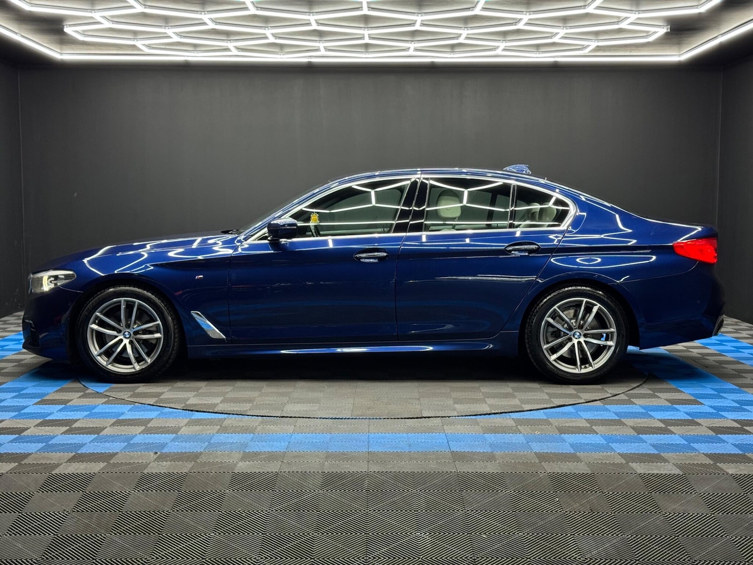 Used BMW 5 Series 2017 for sale - 76099310: Photo 8