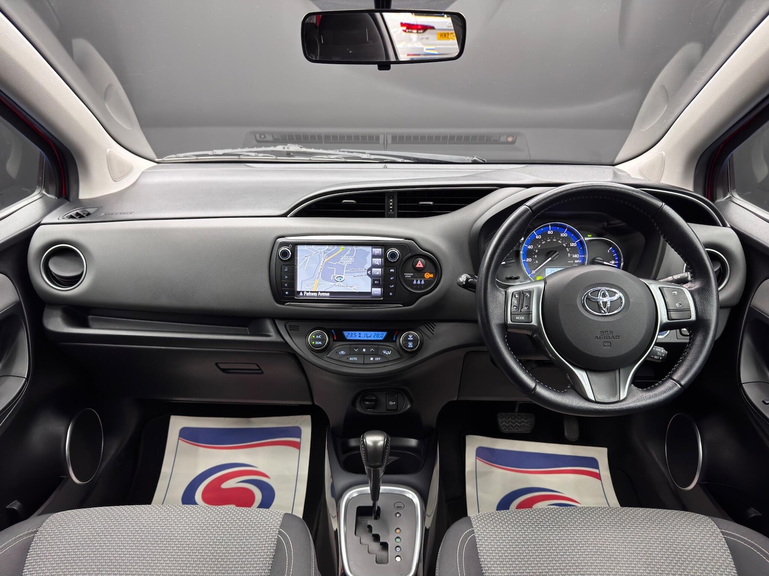 Used Toyota Yaris 2015 for sale - 76349477: Photo 10