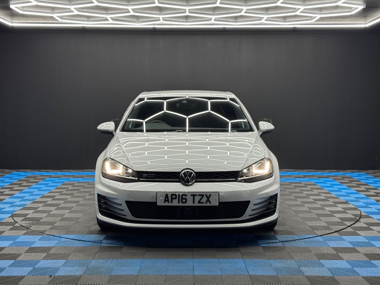 Used Volkswagen Golf 2016 for sale - 77015470: Photo 2