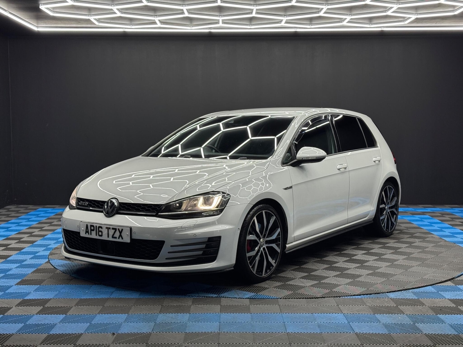 Used Volkswagen Golf 2016 for sale - 77015470: Photo 3