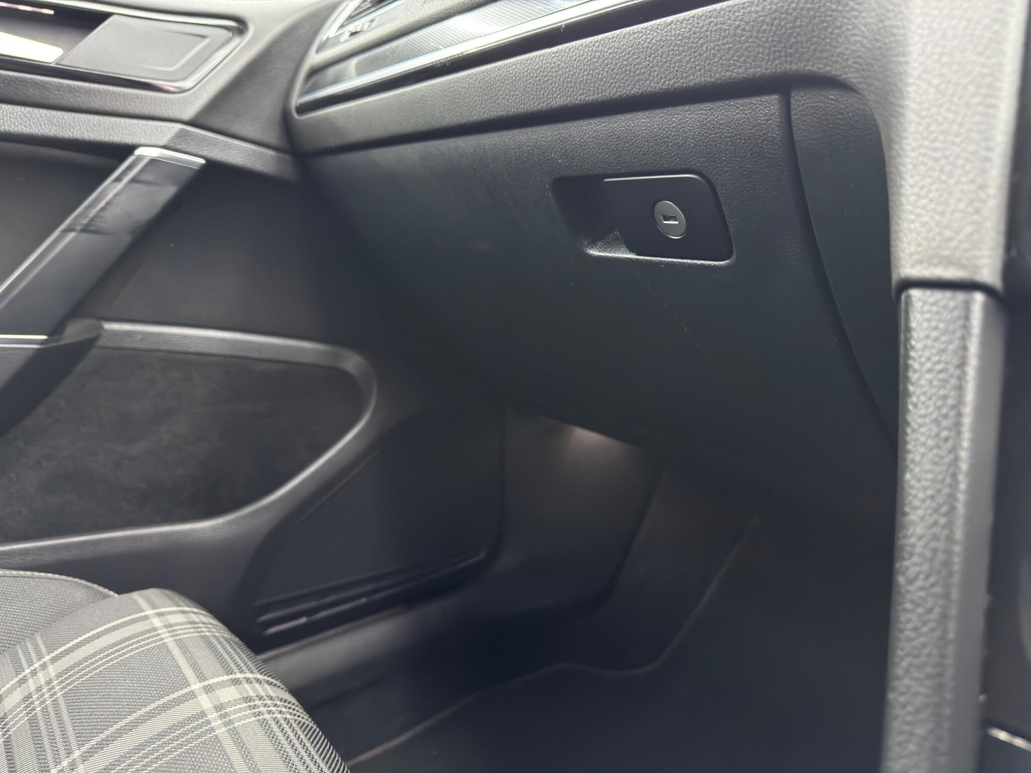 Used Volkswagen Golf 2016 for sale - 77015470: Photo 40