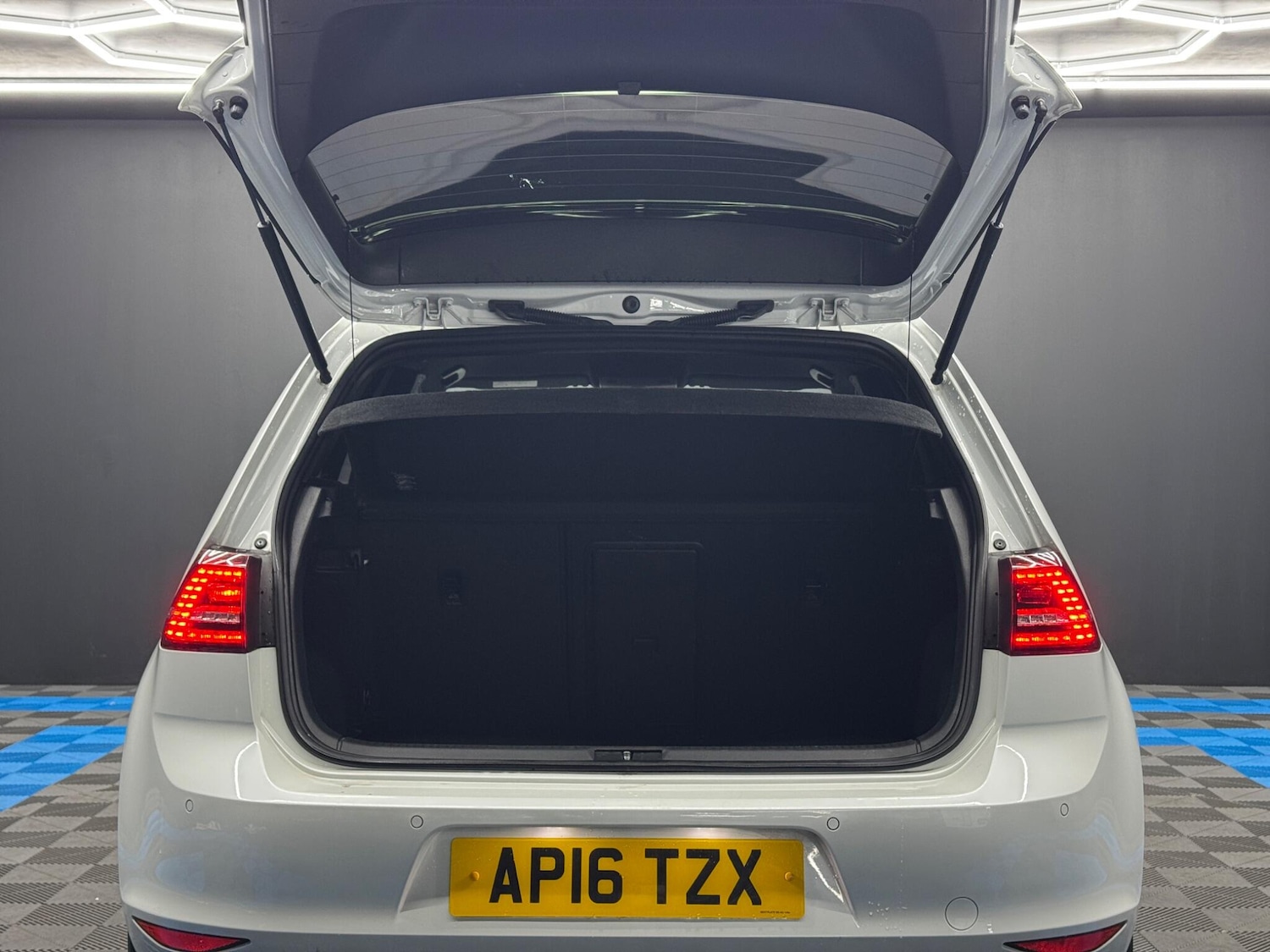 Used Volkswagen Golf 2016 for sale - 77015470: Photo 41