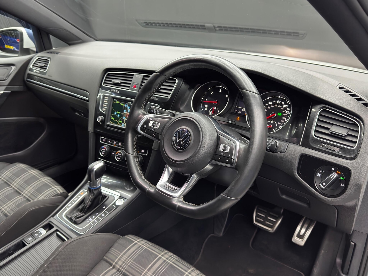 Used Volkswagen Golf 2016 for sale - 77015470: Photo 9