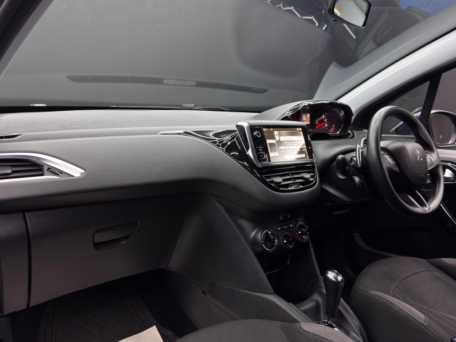 Used Peugeot 208 2013 for sale - 76167049: Photo 11