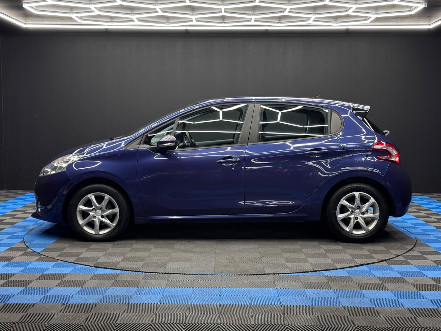 Used Peugeot 208 2013 for sale - 76167049: Photo 8