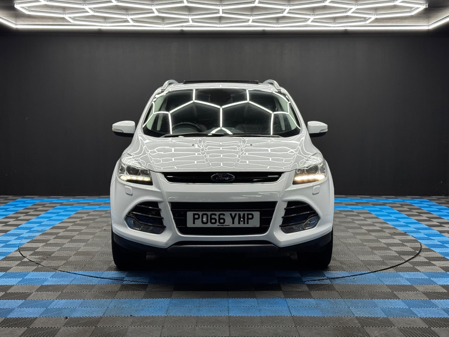 Used Ford Kuga 2016 for sale - 77424870: Photo 2