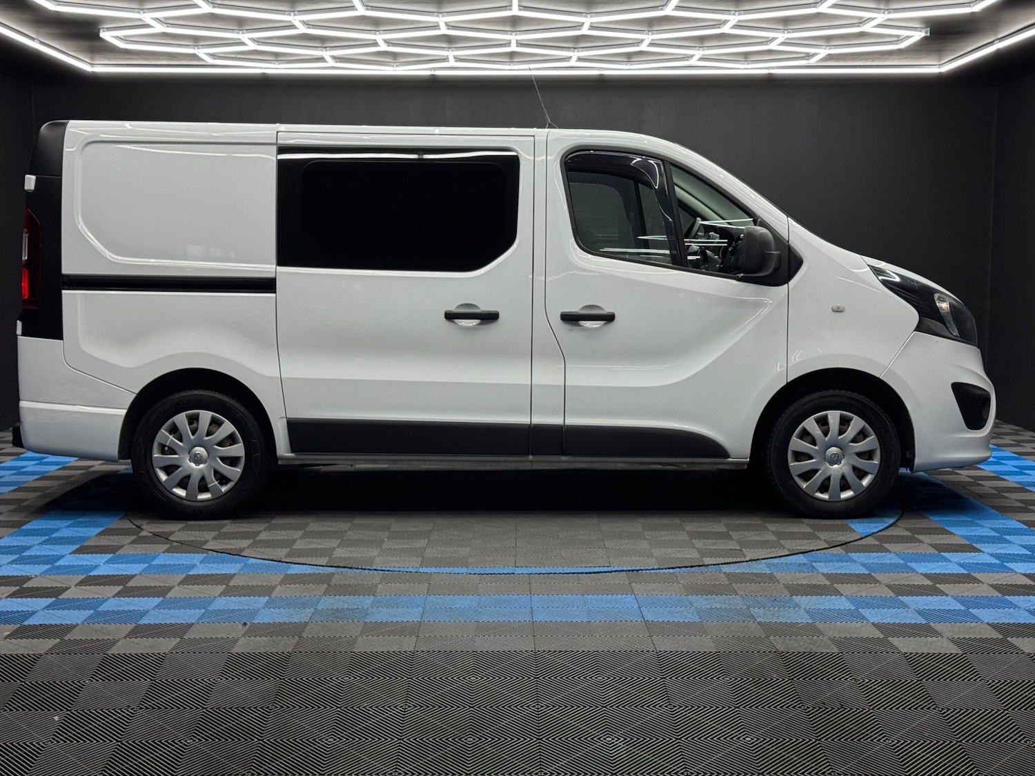 Used Vauxhall Vivaro 2019 for sale - 77853319: Photo 4