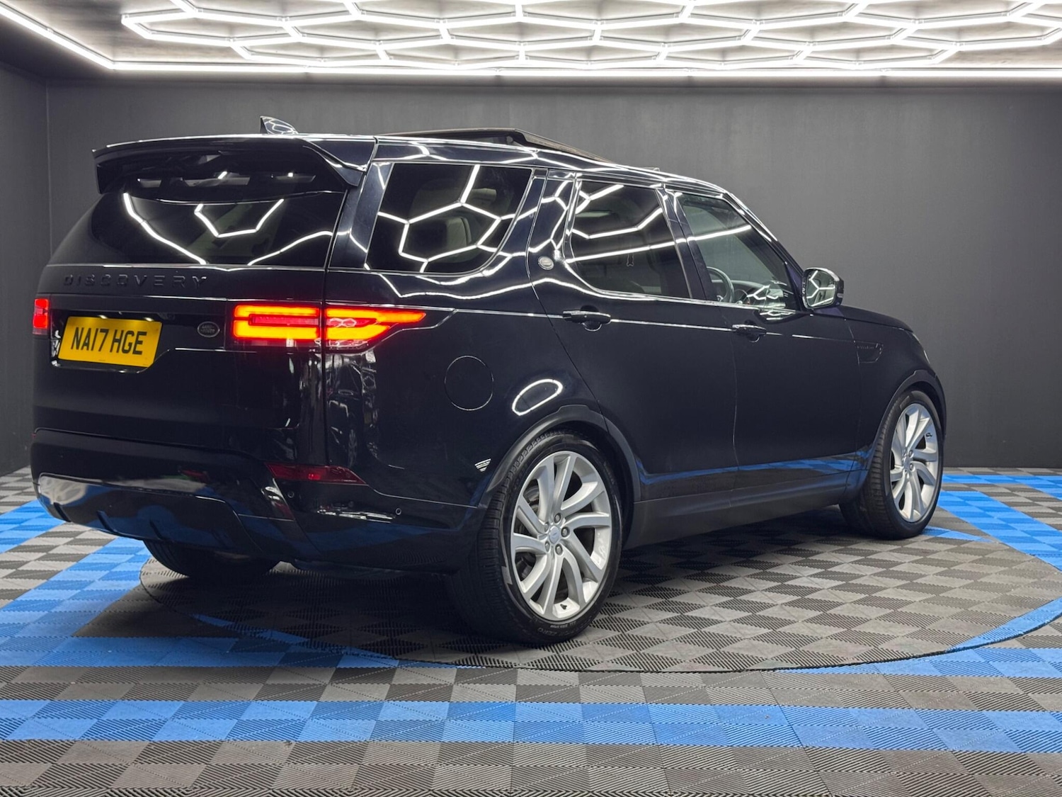 Used Land Rover Discovery 2017 for sale - 77315504: Photo 5
