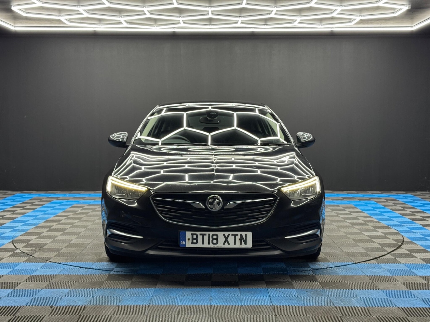 Used Vauxhall Insignia 2018 for sale - 77091130: Photo 2