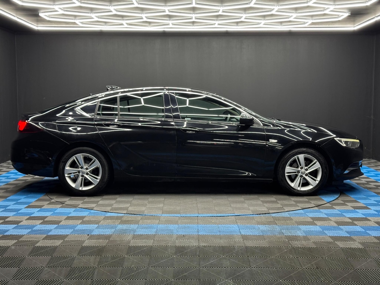 Used Vauxhall Insignia 2018 for sale - 77091130: Photo 4