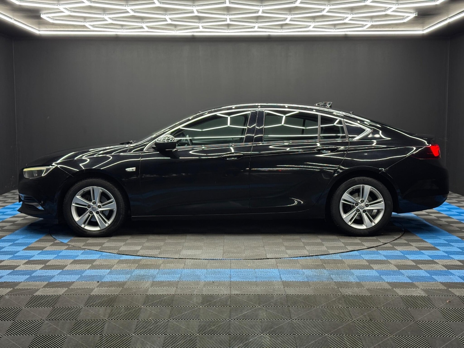 Used Vauxhall Insignia 2018 for sale - 77091130: Photo 8