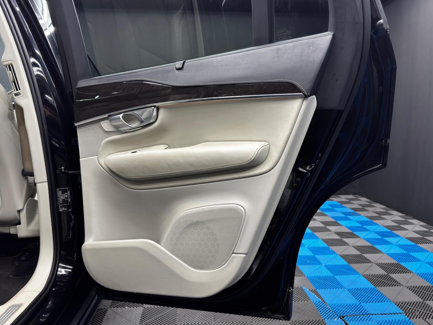 Used Volvo XC90 2017 for sale - 76561729: Photo 47