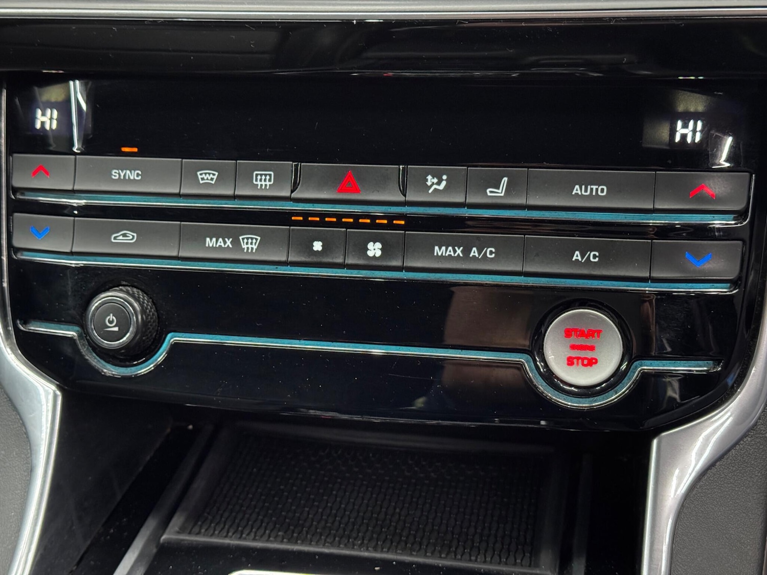 Used Jaguar XE 2017 for sale - 77925405: Photo 27