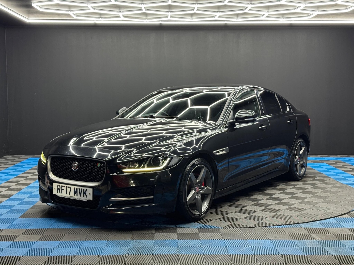 Used Jaguar XE 2017 for sale - 77925405: Photo 3